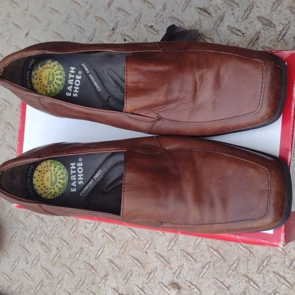 Earth Shoes - Picture 1 of 2